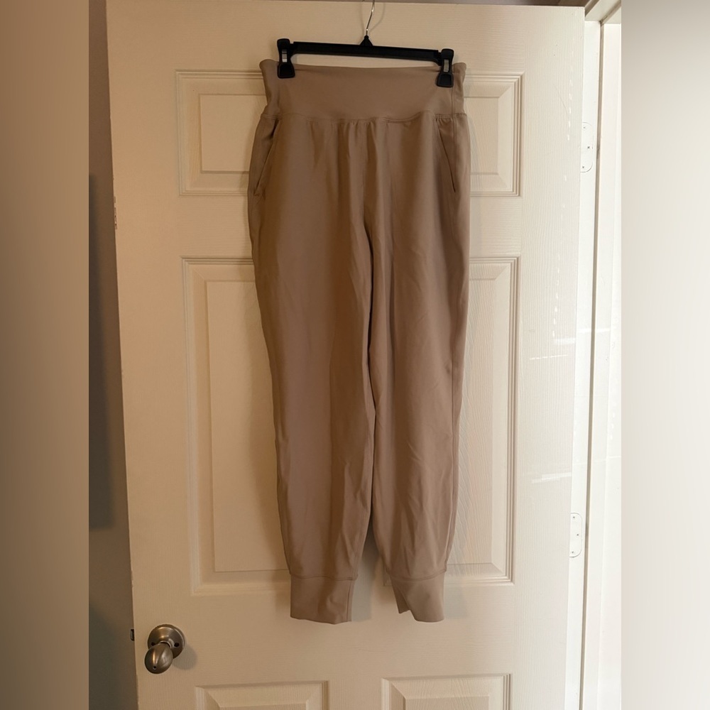 Old Navy High-Rise Jogger in Beige